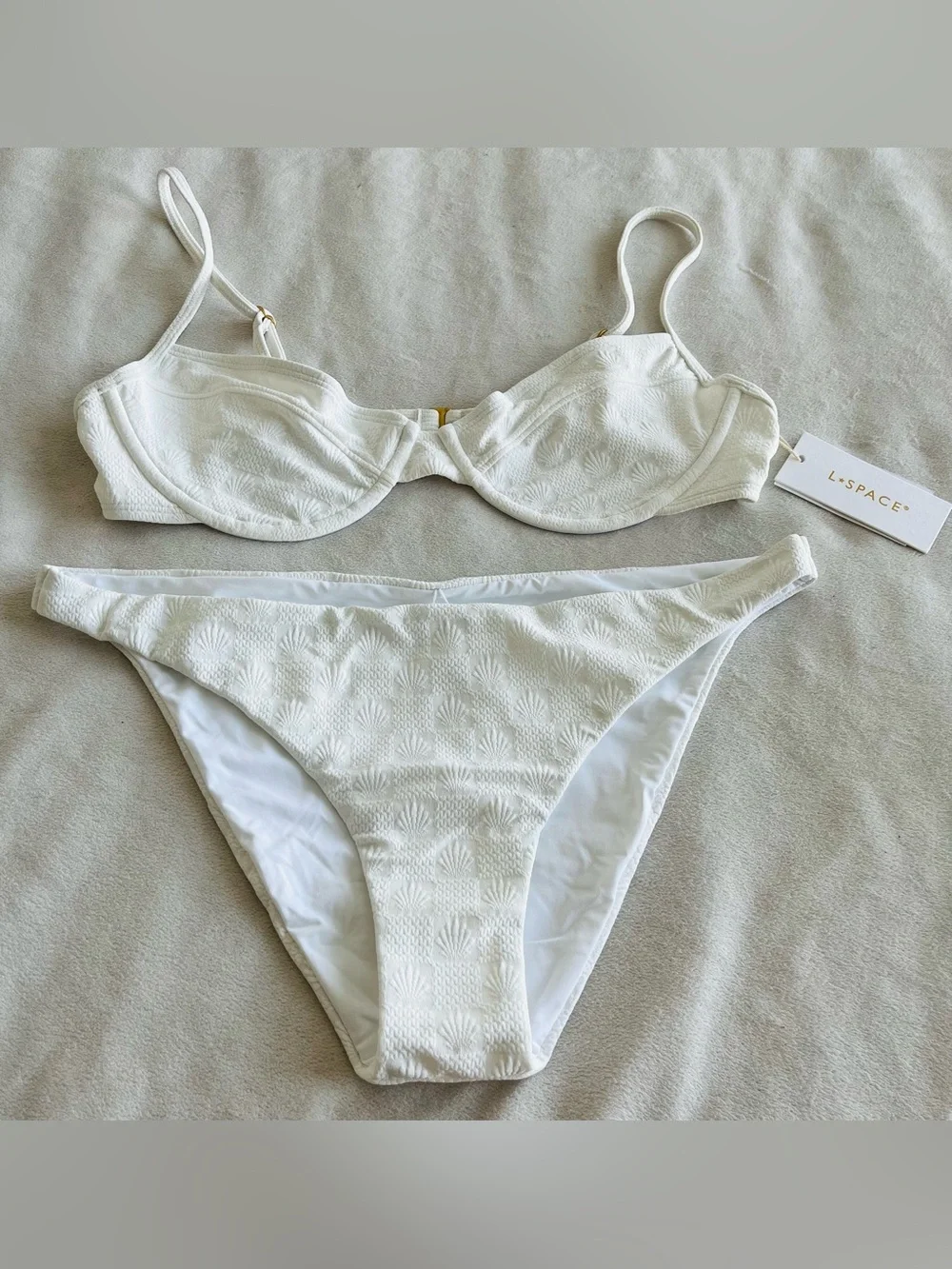 L*Space Bikini Set Missy Underwire Top & Camacho Bottom White Seashells L/XL